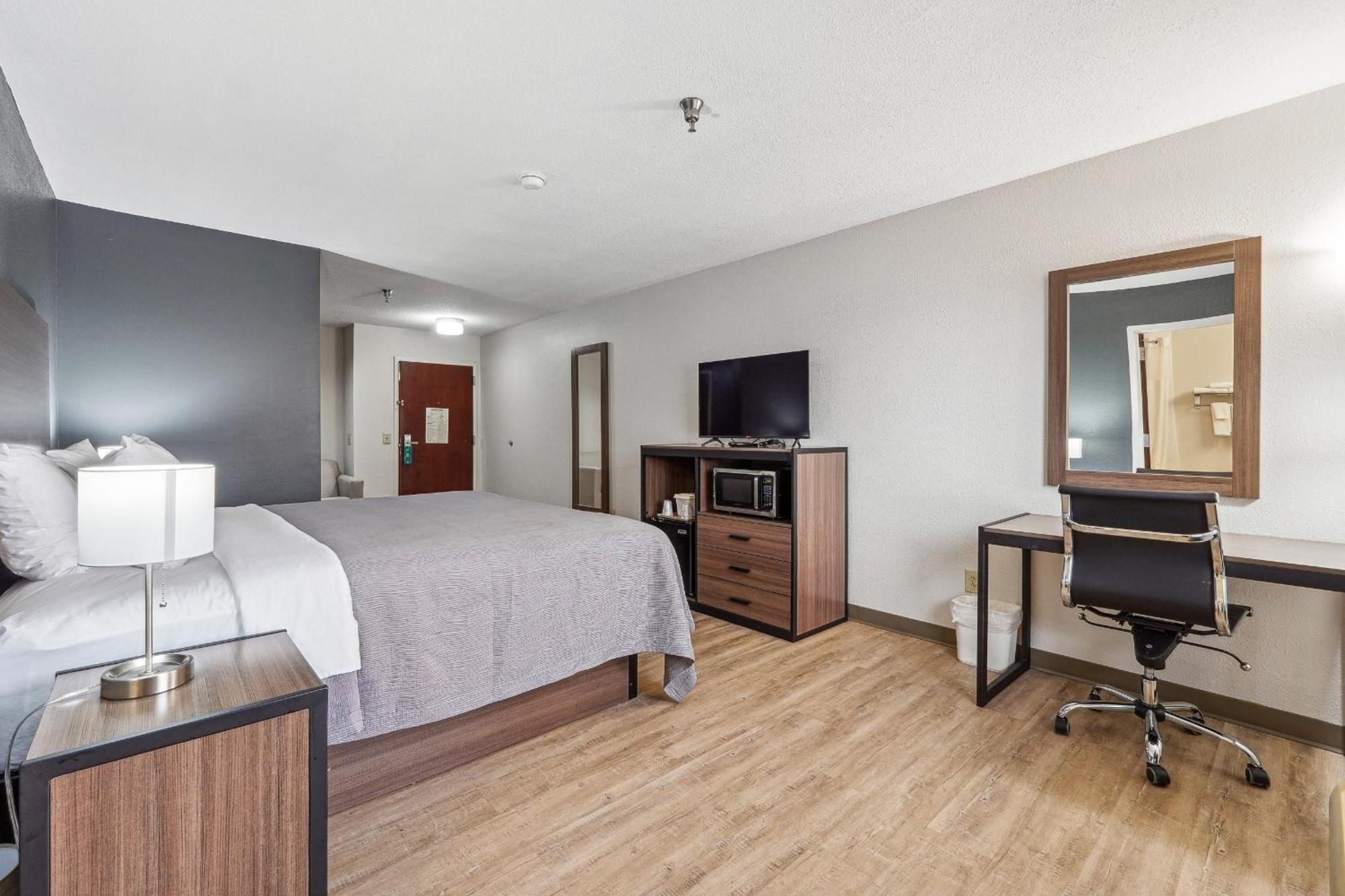 Quality Inn & Suites Доусънвил Екстериор снимка