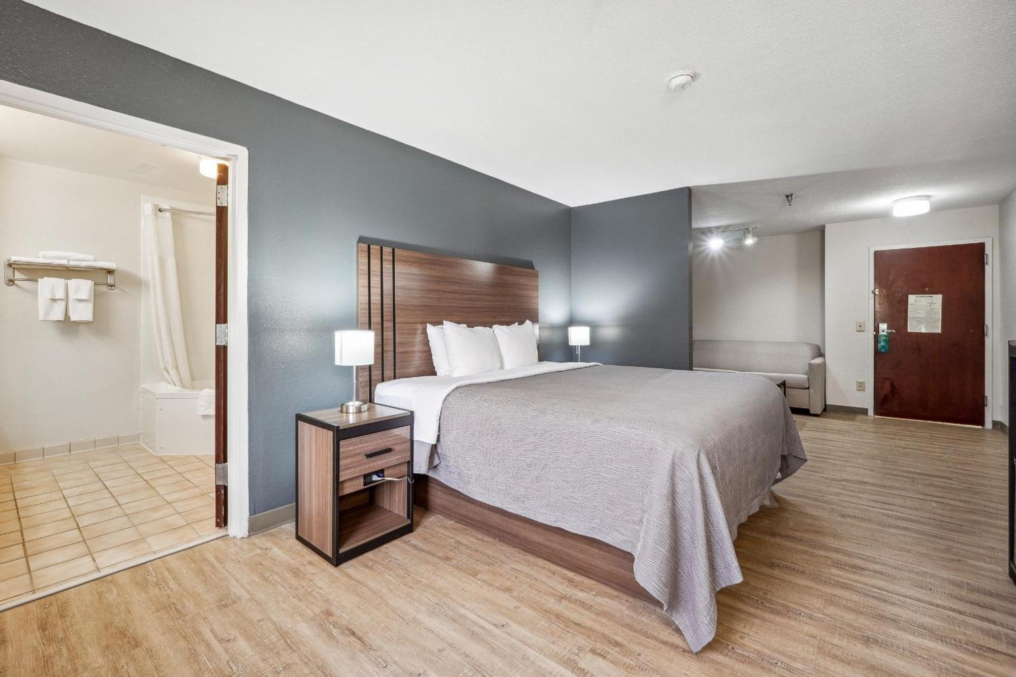 Quality Inn & Suites Доусънвил Екстериор снимка