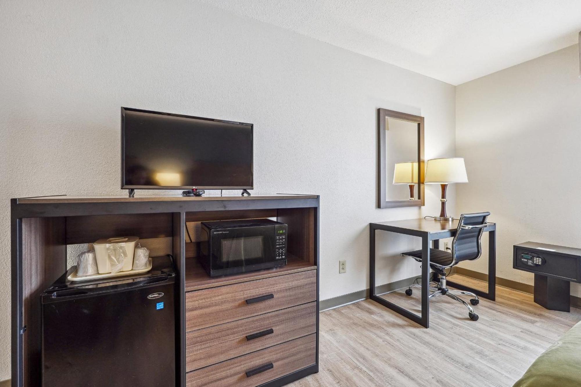 Quality Inn & Suites Доусънвил Екстериор снимка