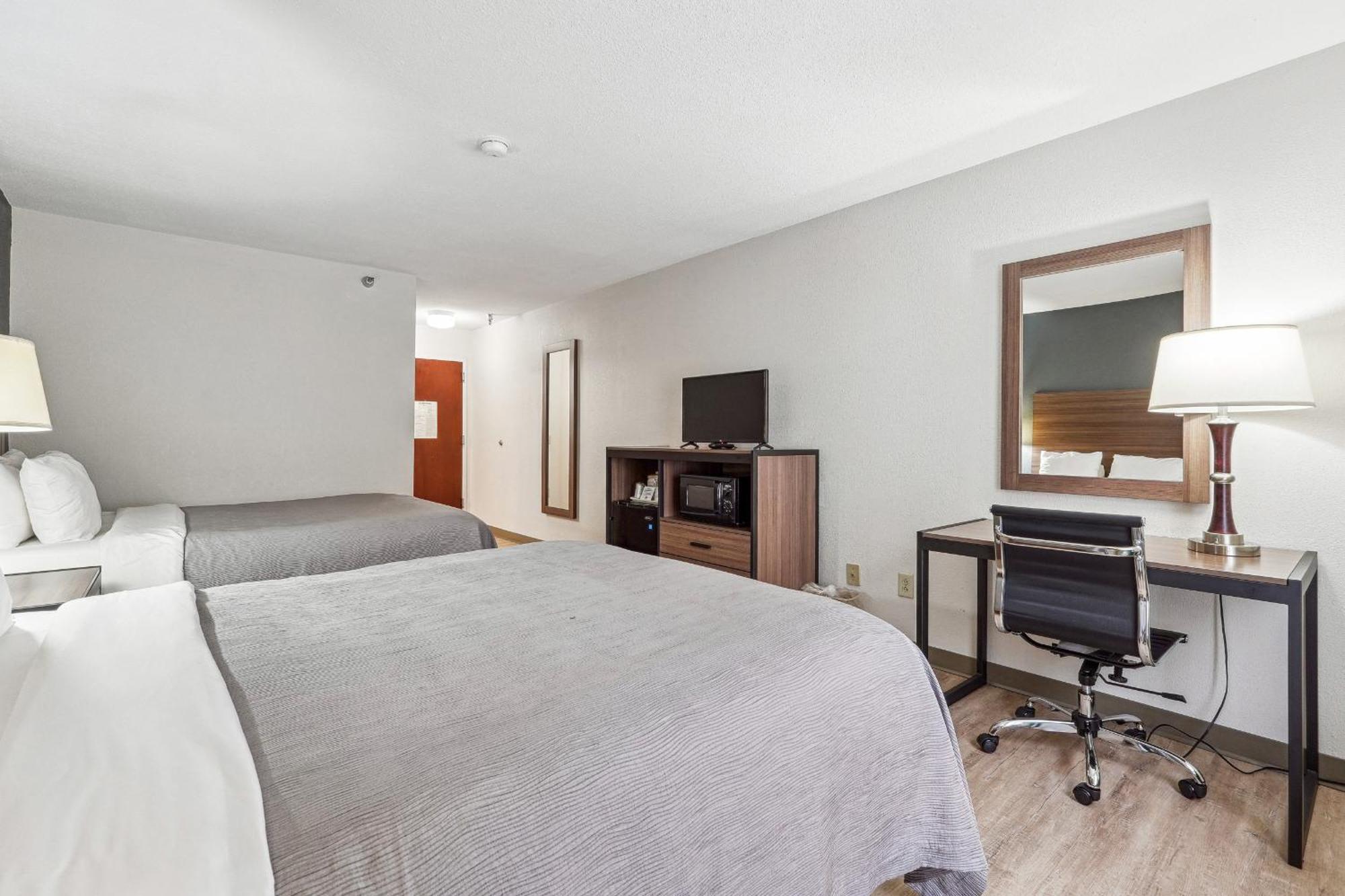 Quality Inn & Suites Доусънвил Екстериор снимка