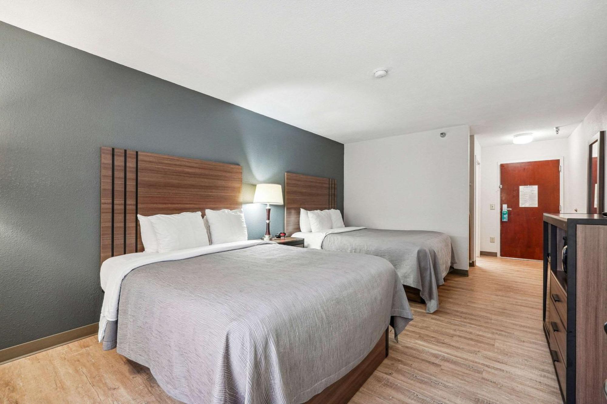 Quality Inn & Suites Доусънвил Екстериор снимка