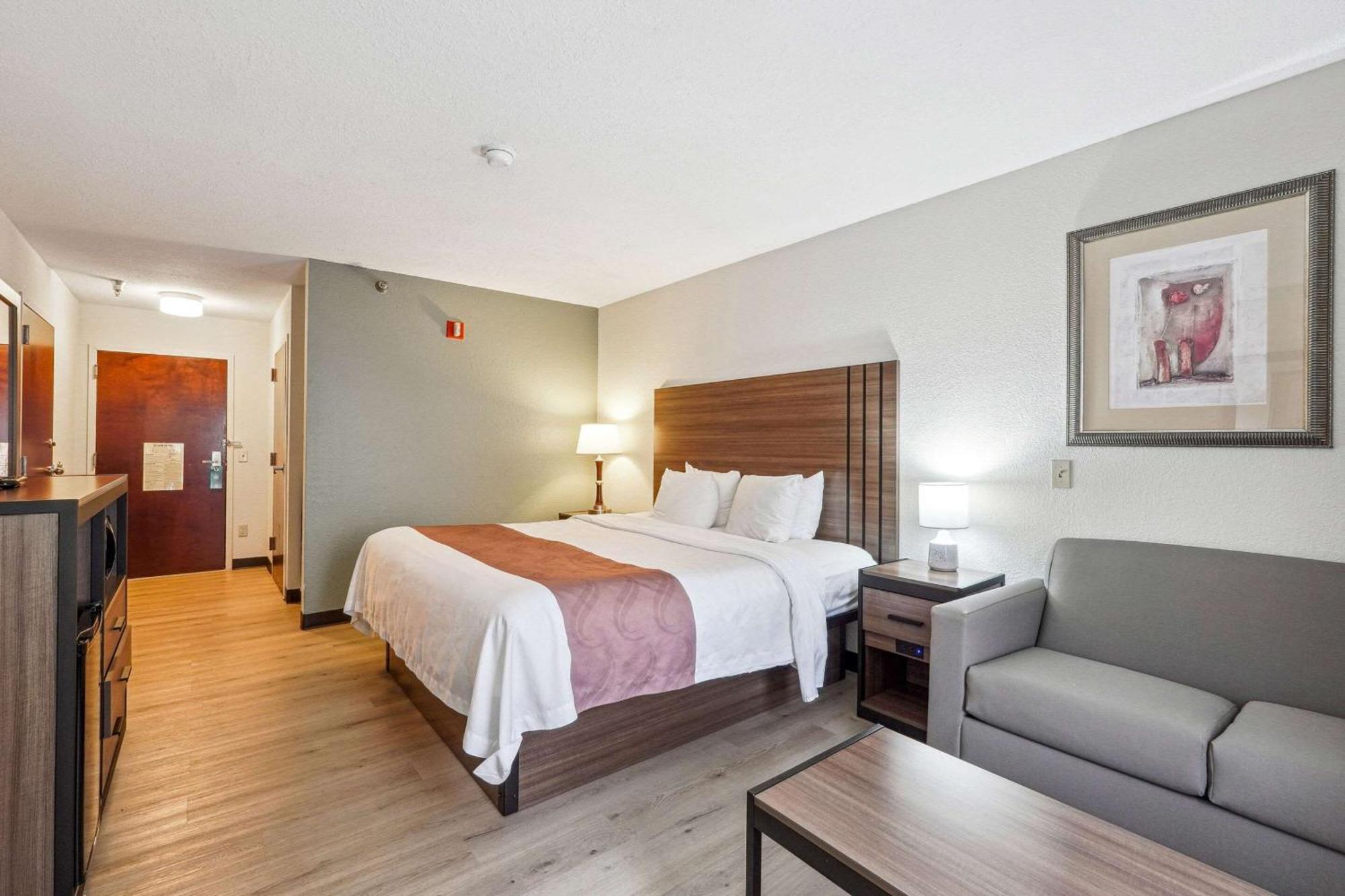 Quality Inn & Suites Доусънвил Екстериор снимка